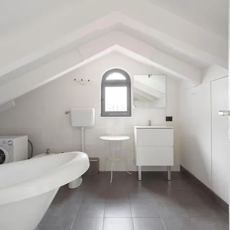 1 Bedroom & 1 Living Apt - Duomo 7 Μιλάνο
